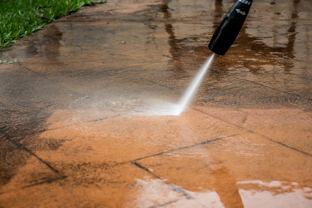 dreamstime_m_209588037 (2) Patio cleaning