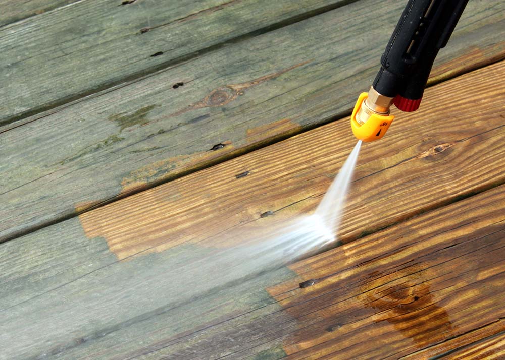 dreamstime_m_21491429 Decking cleaning